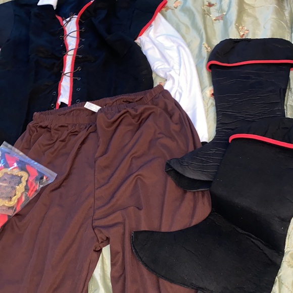 Pirate costume - Picture 3 of 3